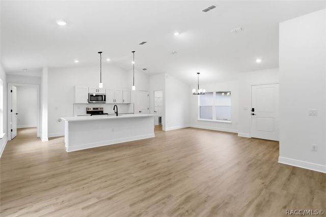 9673 N Emellia Avenue, Dunnellon, FL 34433