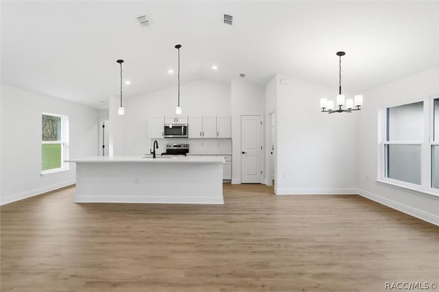 9673 N Emellia Avenue, Dunnellon, FL 34433