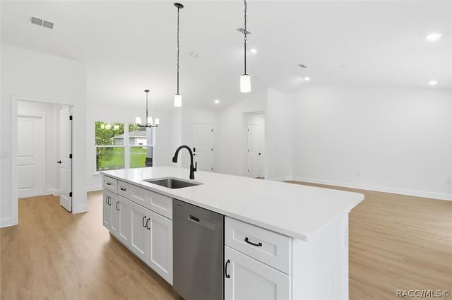 9673 N Emellia Avenue, Dunnellon, FL 34433