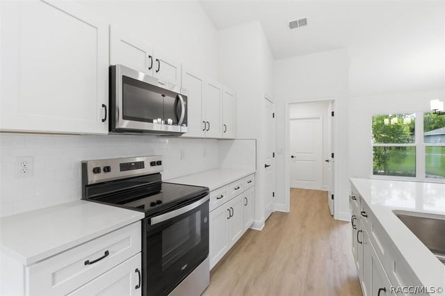 9673 N Emellia Avenue, Dunnellon, FL 34433