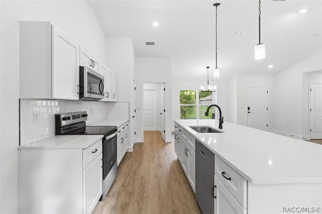 9673 N Emellia Avenue, Dunnellon, FL 34433