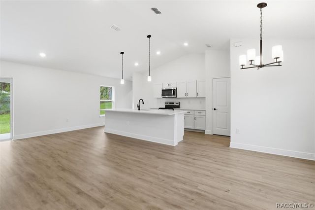 9673 N Emellia Avenue, Dunnellon, FL 34433