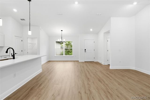 9673 N Emellia Avenue, Dunnellon, FL 34433