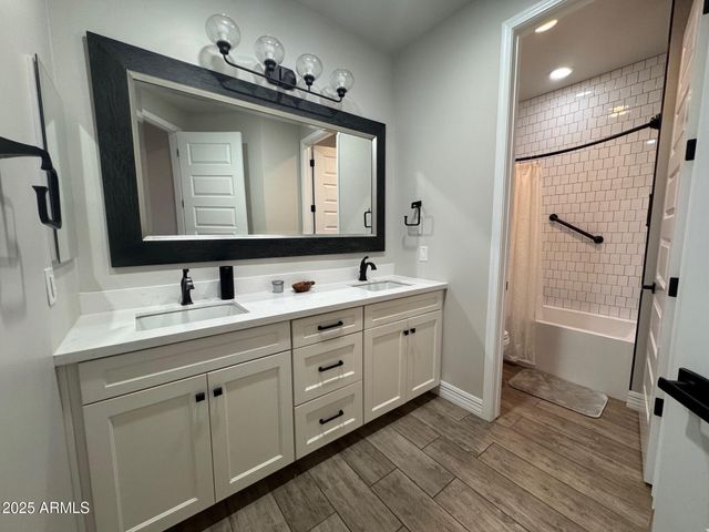 4350 E KINGS Avenue, Phoenix, AZ 85032