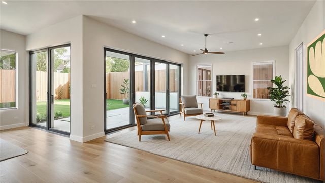 1711 Morris Street, Dallas, TX 75212