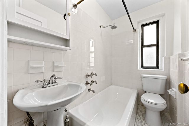 35-35 75th Street 625, Jackson Heights, NY 11372