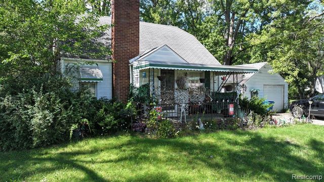 1192 S Belsay Road, Burton, MI 48509