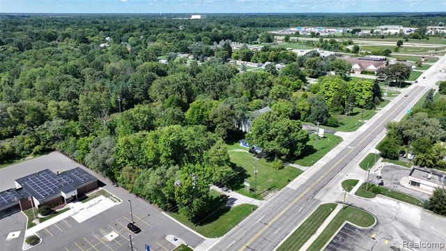1192 S Belsay Road, Burton, MI 48509