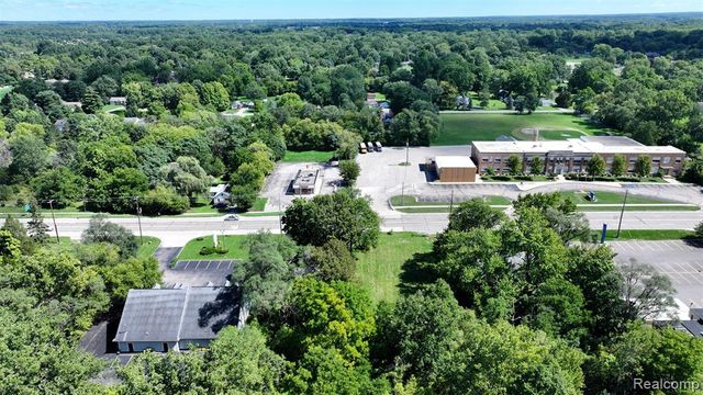 1192 S Belsay Road, Burton, MI 48509