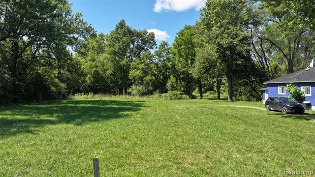1192 S Belsay Road, Burton, MI 48509