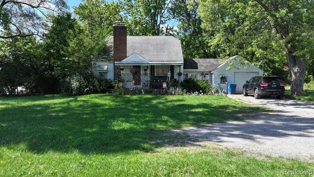 1192 S Belsay Road, Burton, MI 48509