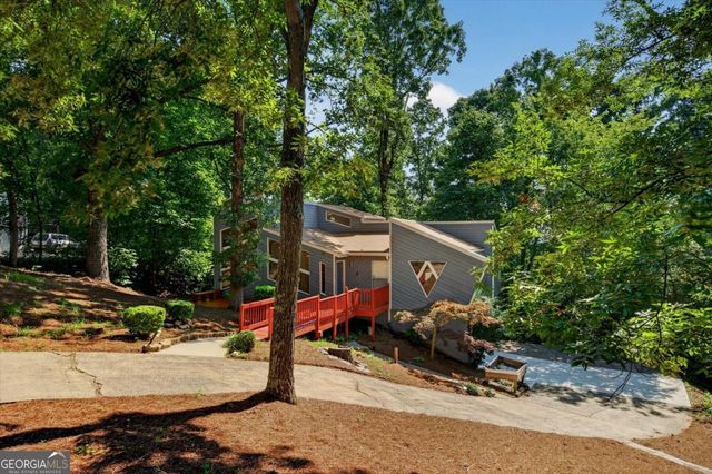 1981 Kinridge Road, Marietta, GA 30062