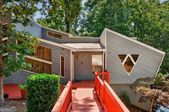 1981 Kinridge Road, Marietta, GA 30062