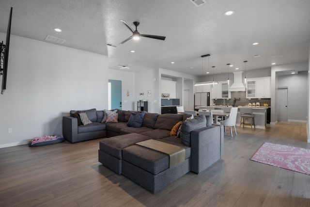 2541 Chessman Drive NE, Rio Rancho, NM 87124