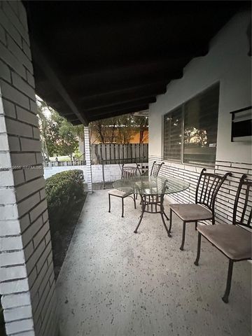 809 NE 2nd St unit 1-2, Hallandale Beach, FL 33009