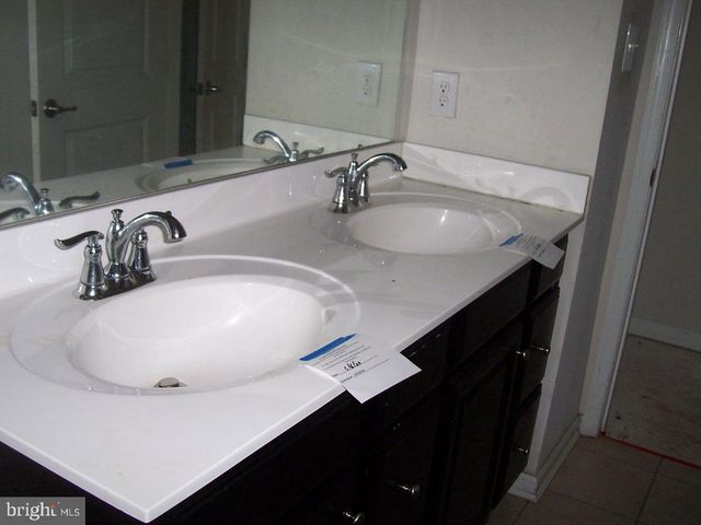 16 WATERS WAY, Penns Grove, NJ 08069