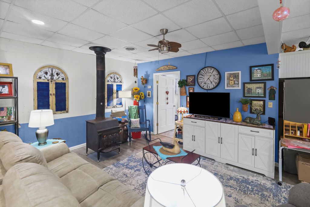 Image 15 of property listing at 7296 State Route 161 Extension, Iuka, IL 62849
