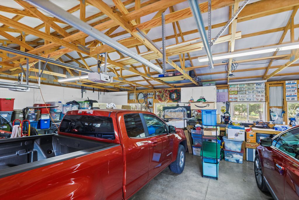 Image 31 of property listing at 7296 State Route 161 Extension, Iuka, IL 62849