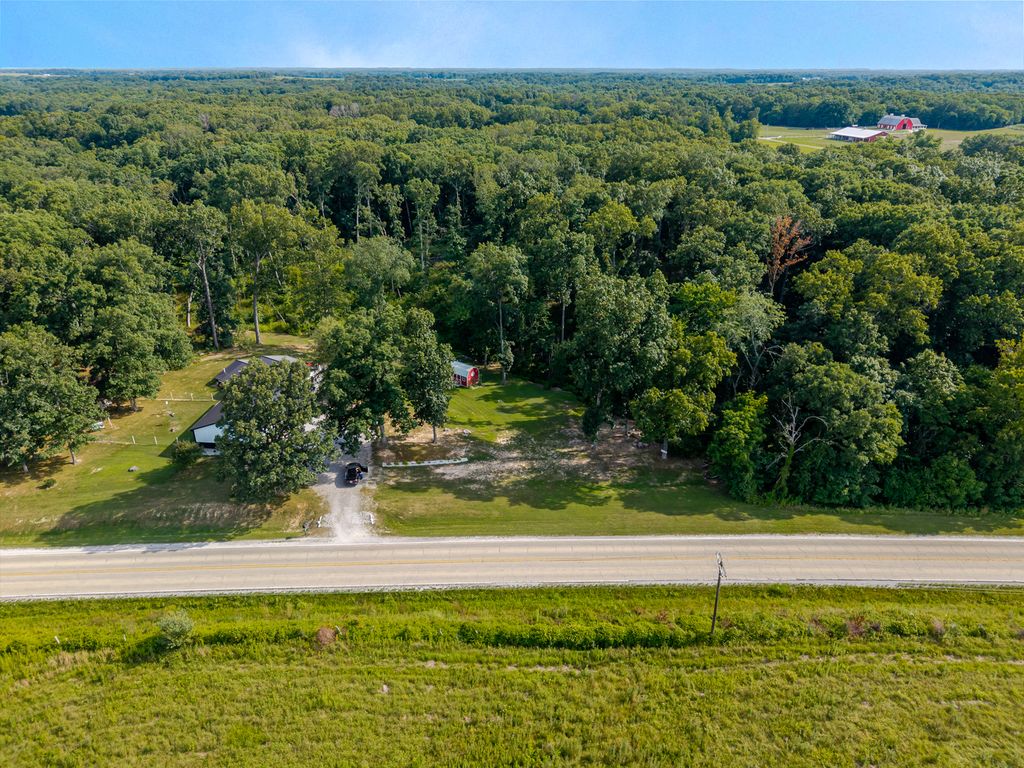 Image 34 of property listing at 7296 State Route 161 Extension, Iuka, IL 62849