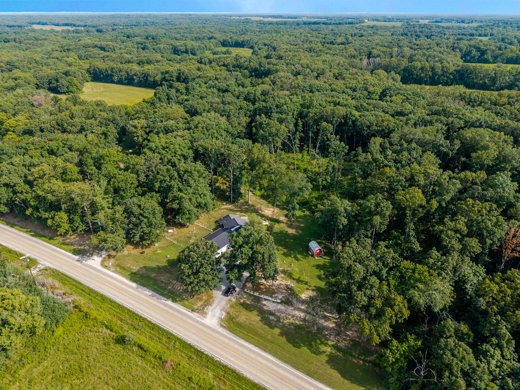 Image 35 of property listing at 7296 State Route 161 Extension, Iuka, IL 62849