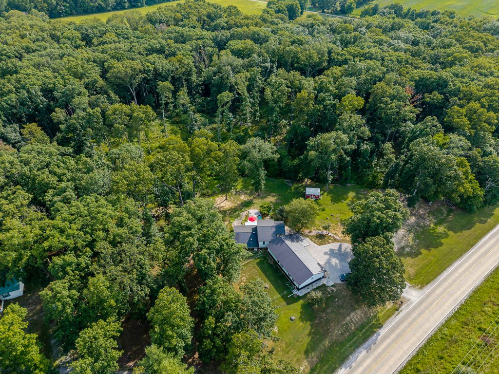 Image 36 of property listing at 7296 State Route 161 Extension, Iuka, IL 62849