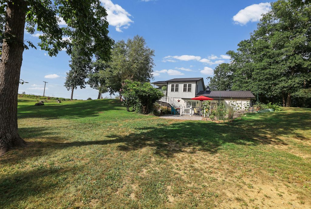 Image 39 of property listing at 7296 State Route 161 Extension, Iuka, IL 62849