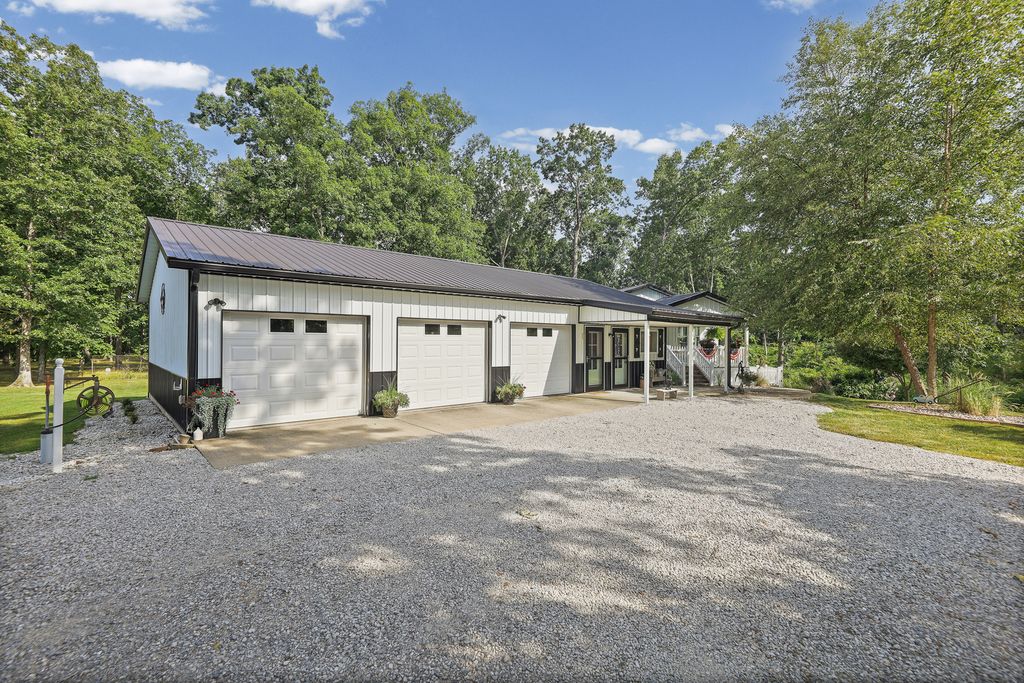 Image 40 of property listing at 7296 State Route 161 Extension, Iuka, IL 62849