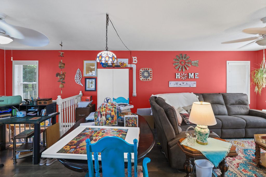 Image 8 of property listing at 7296 State Route 161 Extension, Iuka, IL 62849