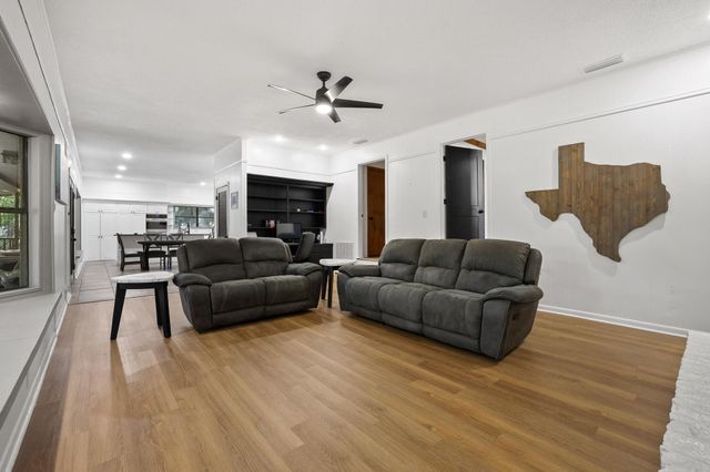 252 Hacienda Drive, Pottsboro, TX 75076