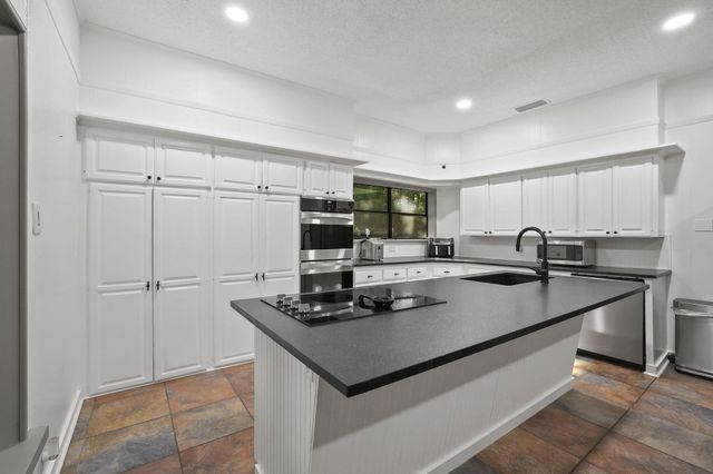 252 Hacienda Drive, Pottsboro, TX 75076
