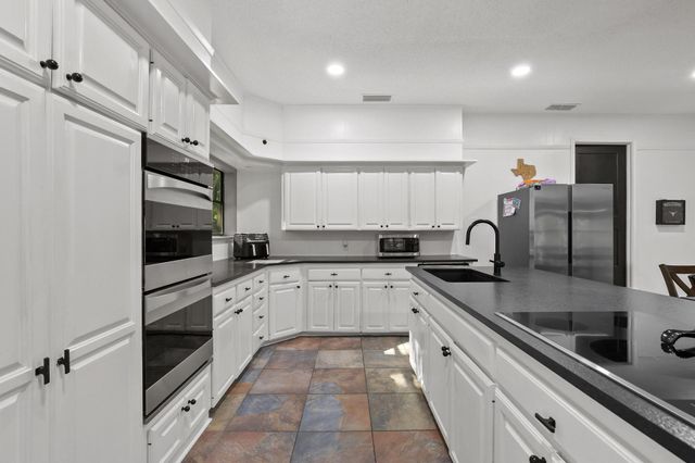 252 Hacienda Drive, Pottsboro, TX 75076
