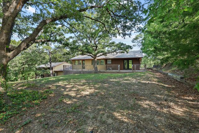252 Hacienda Drive, Pottsboro, TX 75076