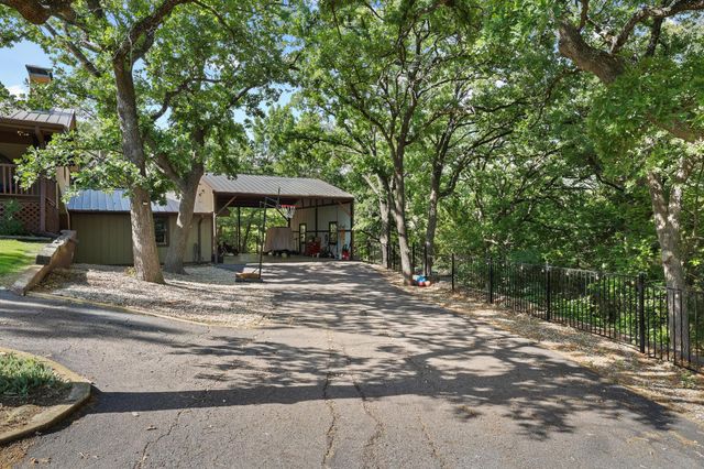 252 Hacienda Drive, Pottsboro, TX 75076