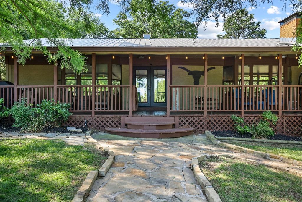 252 Hacienda Drive, Pottsboro, TX 75076
