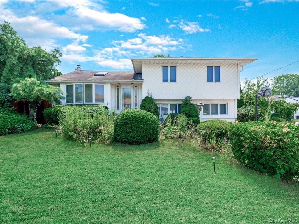 1 Debora Drive, Plainview, NY 11803 — exterior