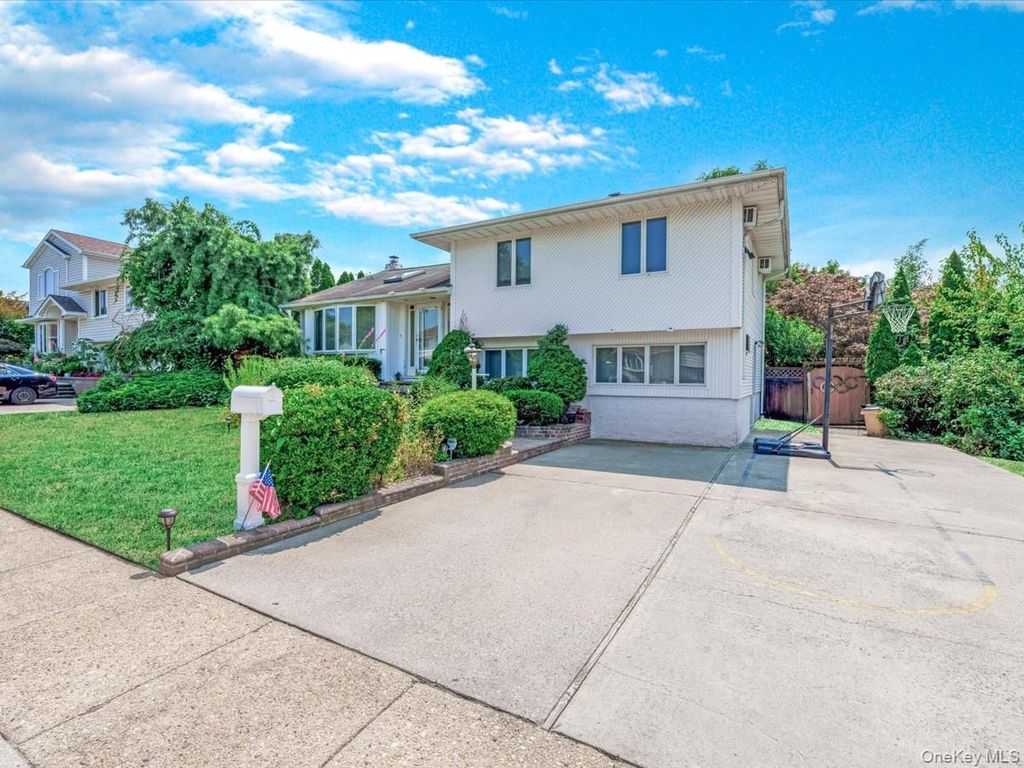 1 Debora Drive, Plainview, NY 11803 — photo 2