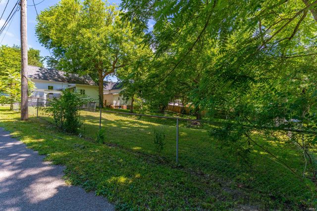 301 E Washington Street, Chandler, IN 47610