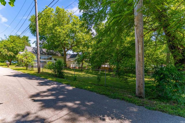 301 E Washington Street, Chandler, IN 47610