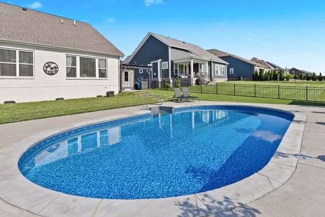 530 Oakvale Ln, Mount Juliet, TN 37122