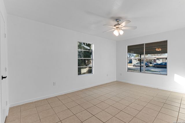 222 HILLWOOD DR, San Antonio, TX 78213