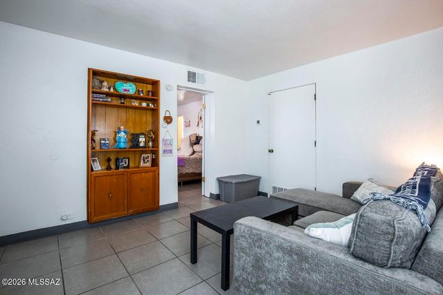 901 N Catalina Avenue, Tucson, AZ 85711