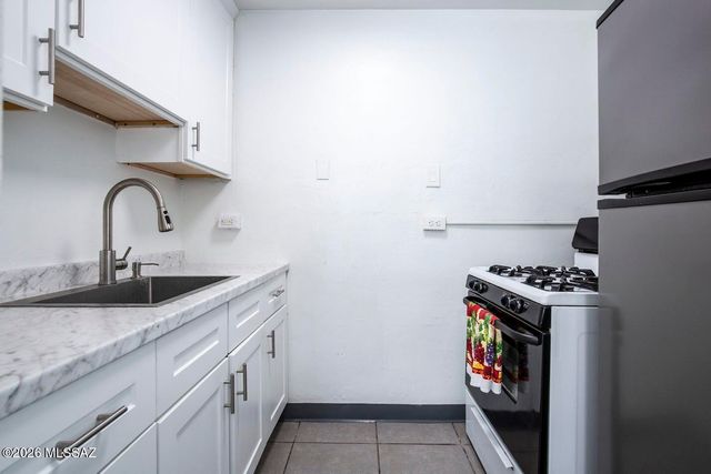 901 N Catalina Avenue, Tucson, AZ 85711