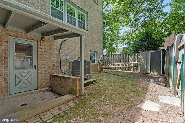 9599 BLAKE PARK CT, Fairfax, VA 22031