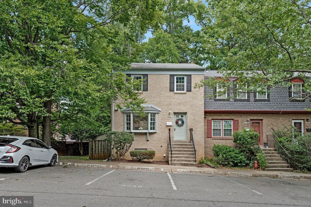 9599 BLAKE PARK CT, Fairfax, VA 22031