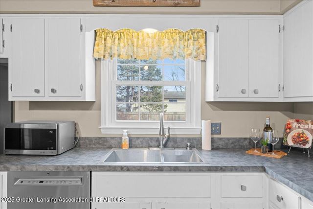 931 Arlington Drive, Lansing, MI 48917