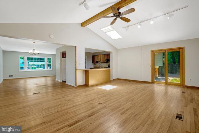8236 GOVERNORS CT, Alexandria, VA 22308