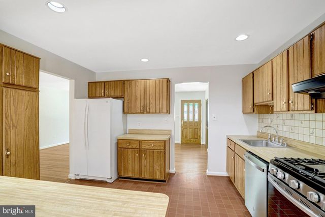 8236 GOVERNORS CT, Alexandria, VA 22308