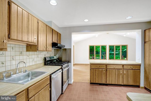 8236 GOVERNORS CT, Alexandria, VA 22308
