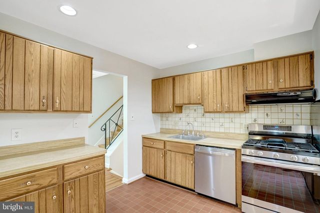 8236 GOVERNORS CT, Alexandria, VA 22308