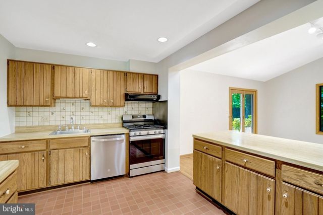 8236 GOVERNORS CT, Alexandria, VA 22308